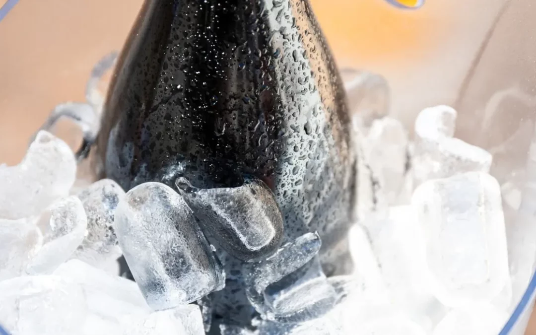 Peut-on vraiment servir du vin avec des glaçons ?